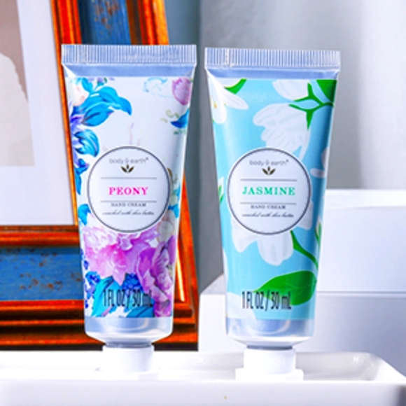 Nicole Miller Hand Cream Collection NWT - Picture 4 of 13